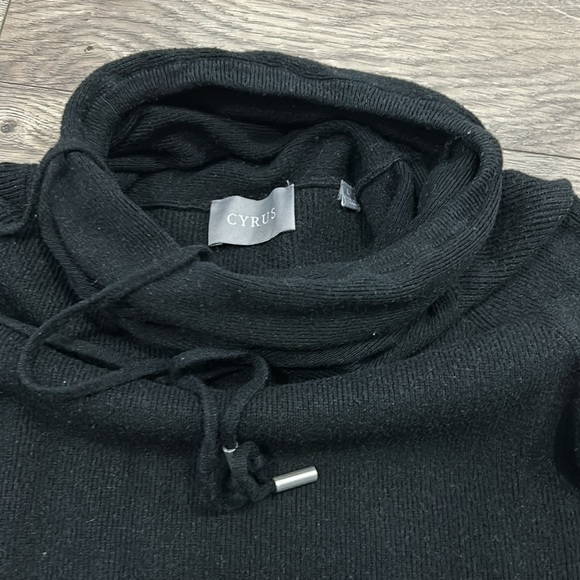 Cyrus Turtle Neck Knit - Picture 2 of 2